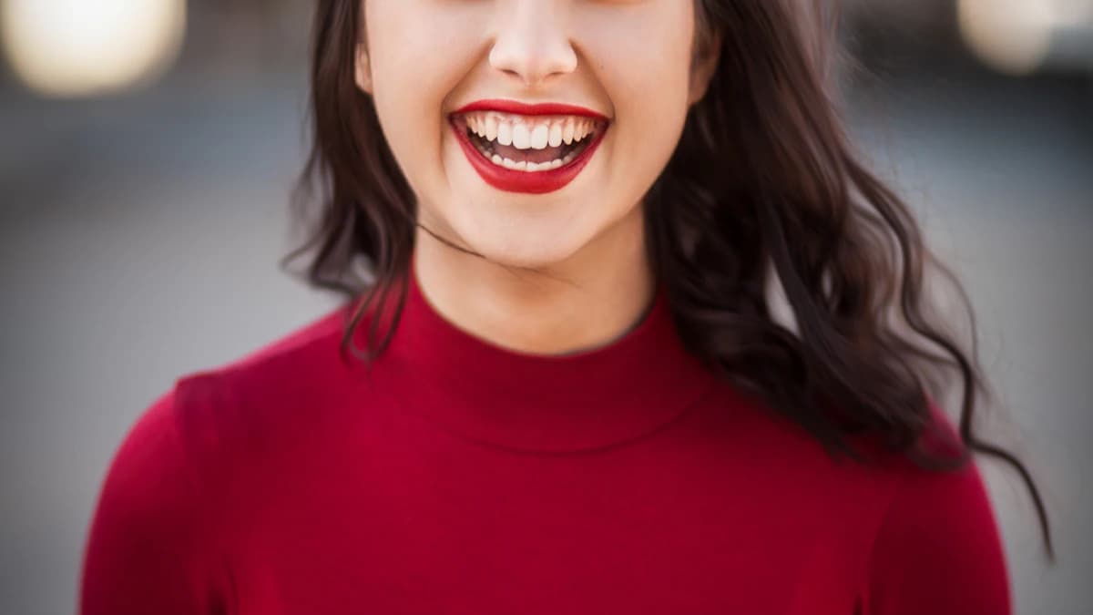 Karta persony marketingowej ze zdjęciem, imieniem, celami i frustracjami klienta